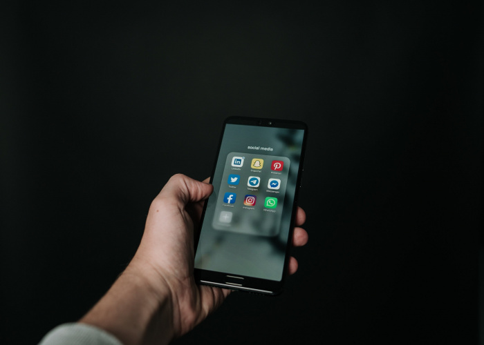 photo-of-hand-holding-a-black-smartphone-2818118 photo-of-hand-holding-a-black-smartphone-2818118